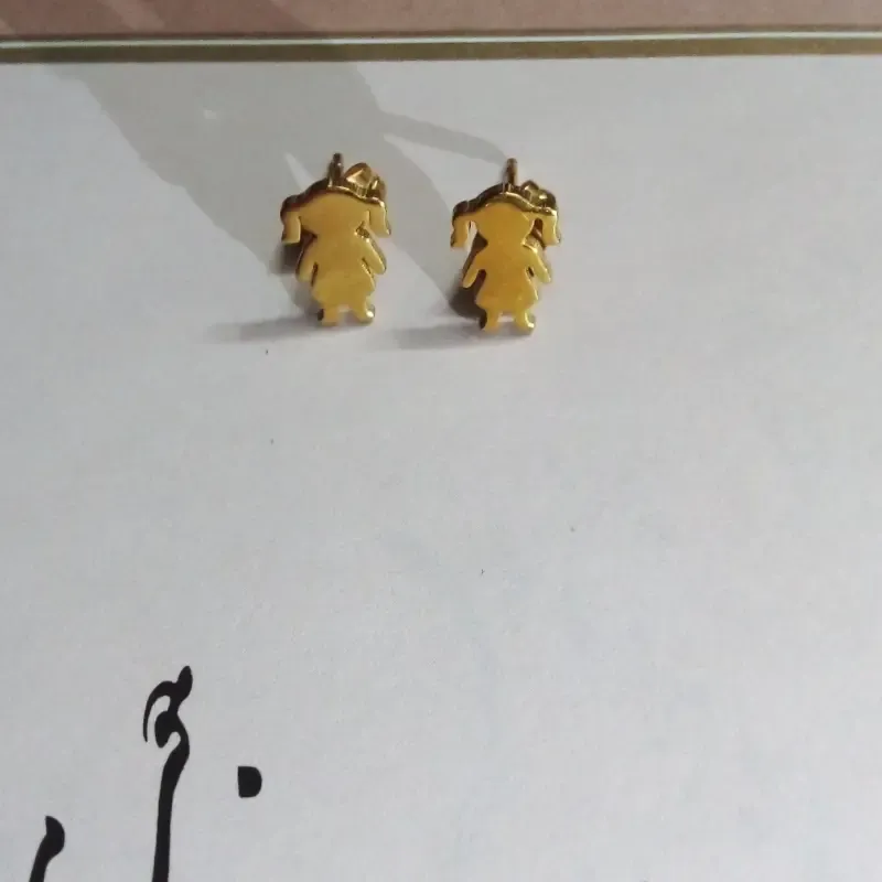 گوشواره زنانه میخی استیل طرح آدمک رنگ طلایی ضد حساسیت