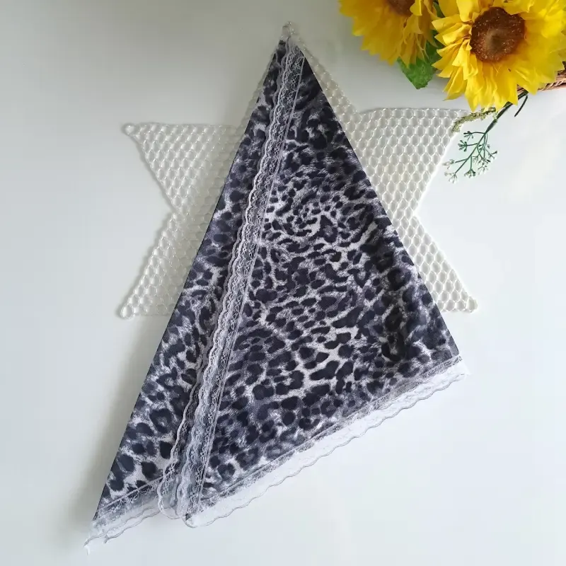 مینی اسکارف سه گوش نخی مشکی و قهوه ای طرح رز و پلنگی ابعاد مختلف زنانه و دخترانه