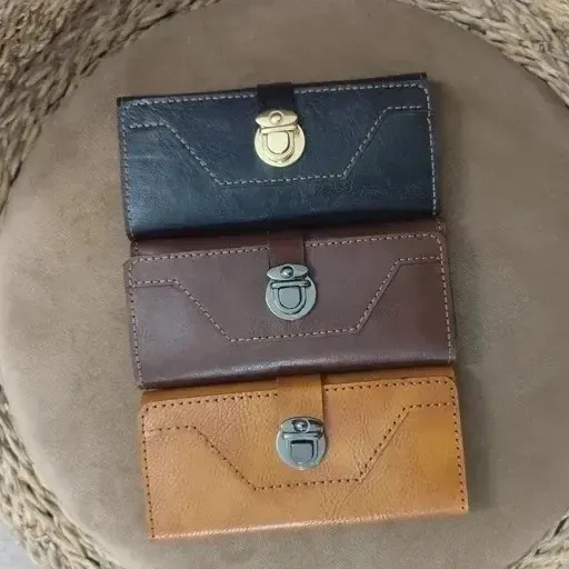 ست هدیه کیف و کفش اسپرت زنانه و مردانه شامل کتانی اسکیچرز، کیف دوشی و کیف پول سه لت قفلدار