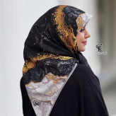 روسری نخی کاستوم سیتو طرح رزین 3 قواره 110 سفید سرخابی مشکی طلایی