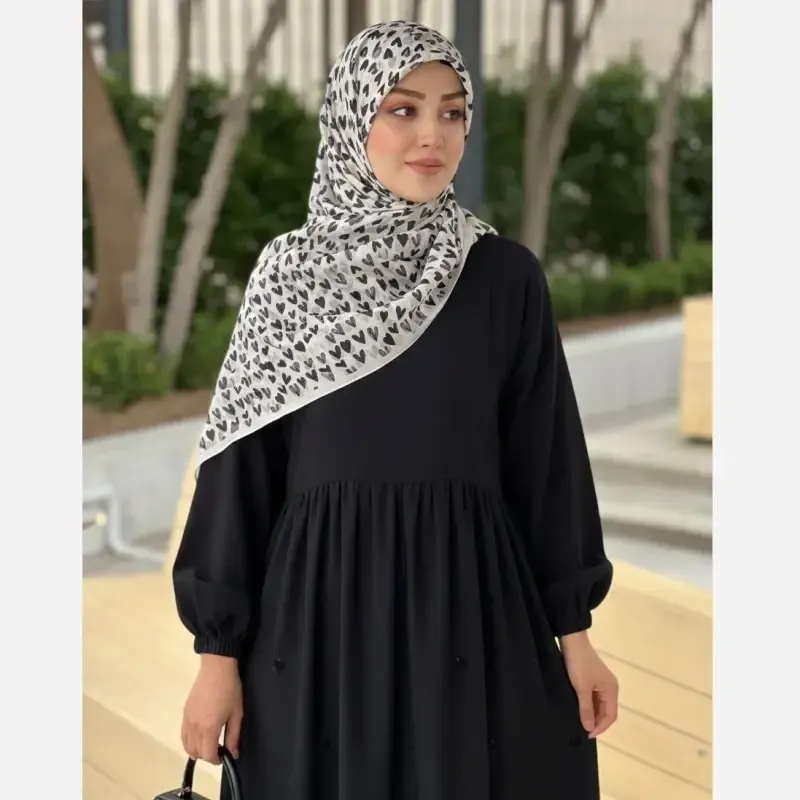 روسری نخی طرح مهری قلب ریز و درشت شیری