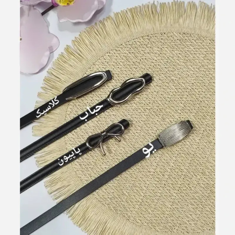 کمربند زنانه مینیمال مشکی با یراق نقره ای طول 105 تا 110 سانت عرض 1.5 سانت