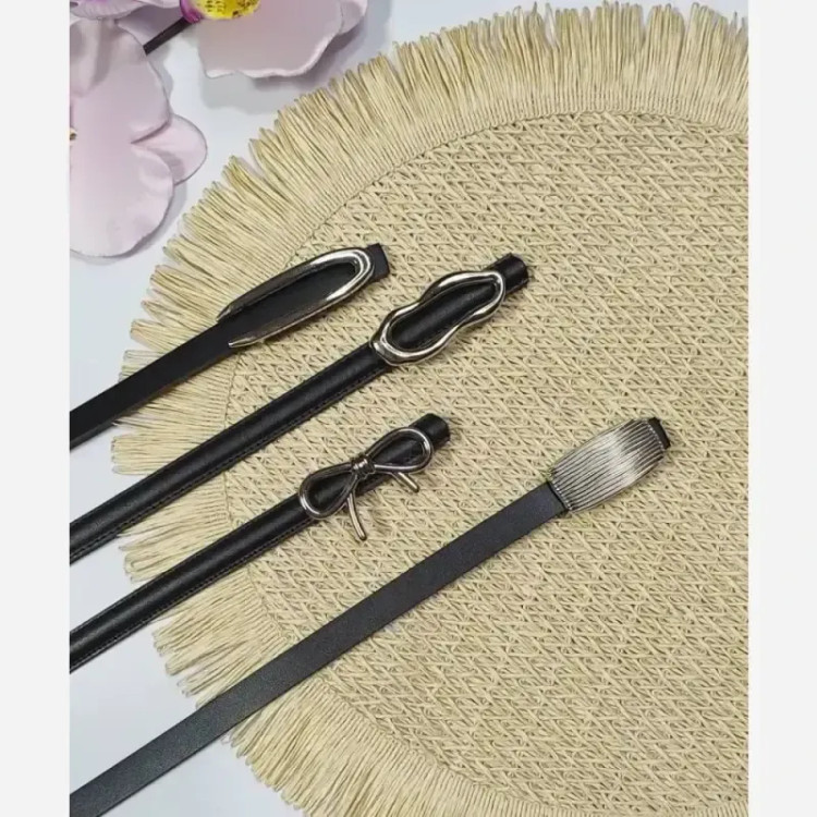 کمربند زنانه مینیمال مشکی با یراق نقره ای طول 105 تا 110 سانت عرض 1.5 سانت