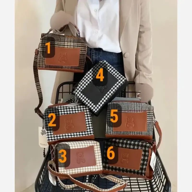 کیف زنانه Moschino جنس فوتر ابعاد 15 در 21 سانتیمتر