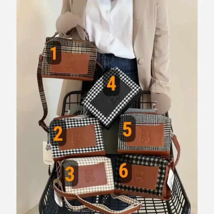 کیف زنانه Moschino جنس فوتر ابعاد 15 در 21 سانتیمتر