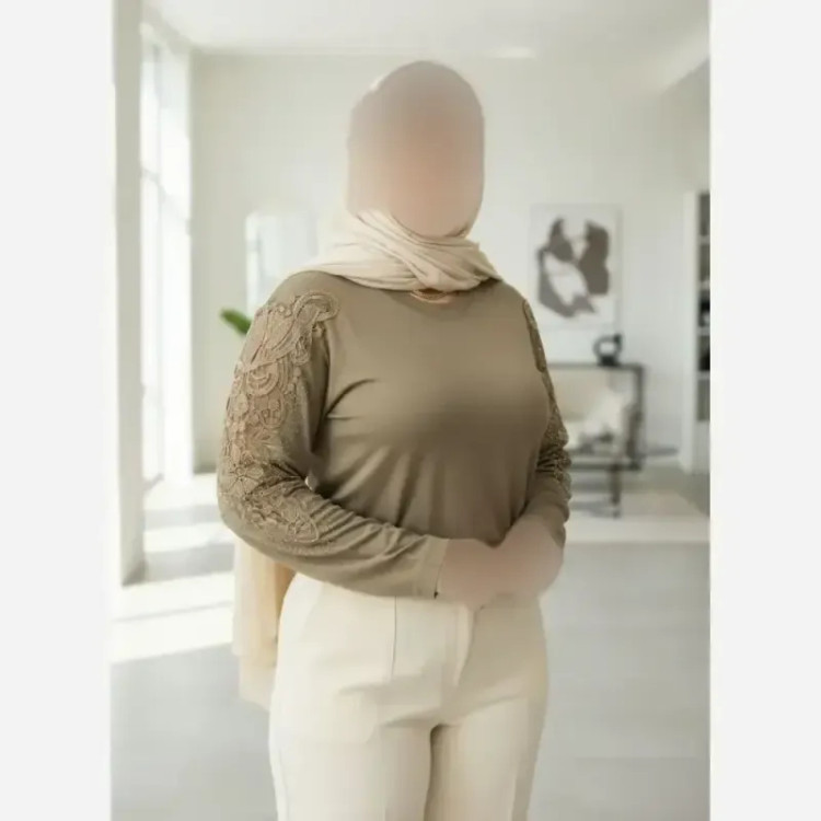 شومیز گیپوری نگین دار مدل سوگل جنس ویسکوز تیپ لاکرا فری سایز