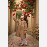 پیراهن مخمل کبریتی دخترانه رنگ کرم مناسب 3 تا 10 سال