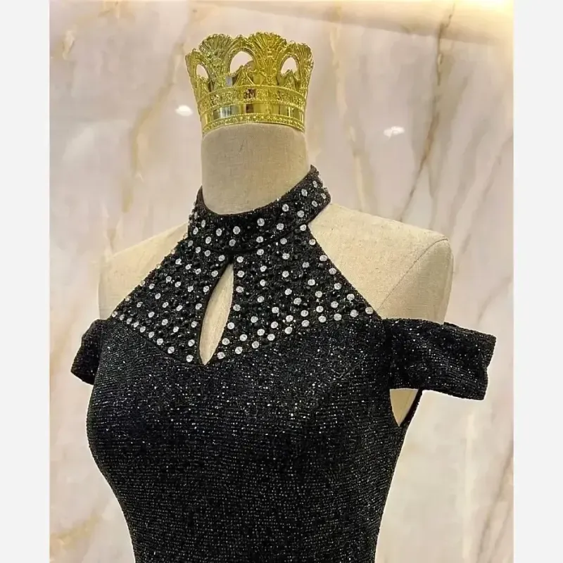 پیراهن مجلسی زنانه دانتل چمنی مشکی کاپدار نگین دار قد 155 سایز 38 تا 52 مدل روژین