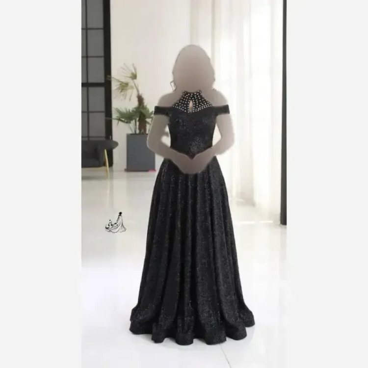 پیراهن مجلسی زنانه دانتل چمنی مشکی کاپدار نگین دار قد 155 سایز 38 تا 52 مدل روژین