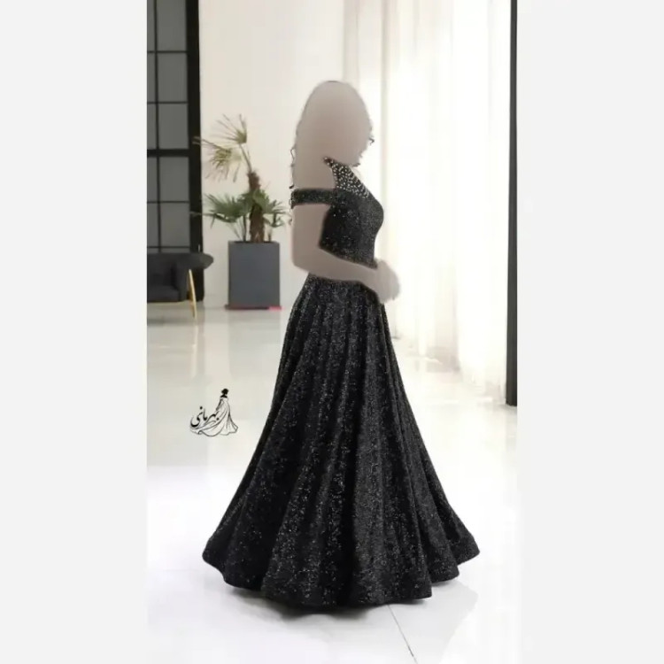 پیراهن مجلسی زنانه دانتل چمنی مشکی کاپدار نگین دار قد 155 سایز 38 تا 52 مدل روژین
