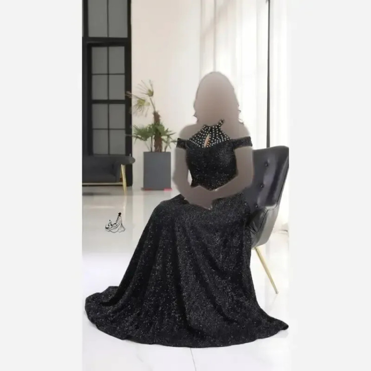 پیراهن مجلسی زنانه دانتل چمنی مشکی کاپدار نگین دار قد 155 سایز 38 تا 52 مدل روژین