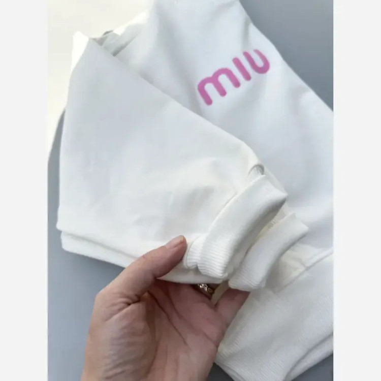 ست بلوز و شلوار لی دخترانه بچگانه طرح Miu Miu پاییزه دورس لاکرا سایز 45 تا 70