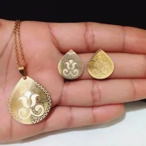 نیم ست زنانه استیل رنگ طلایی طرح خاص بدون زنجیر