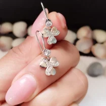 گوشواره نقره زنانه آویز عیار 925 طرح جواهری روکش طلا سفید