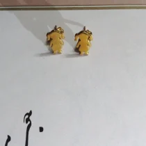 گوشواره زنانه میخی استیل طرح آدمک رنگ طلایی ضد حساسیت